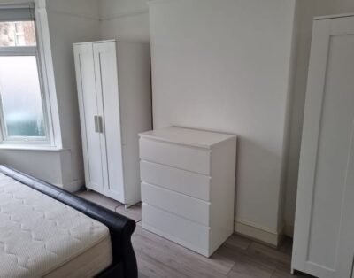 Fully Furnished Room in Babington Rd London, UK